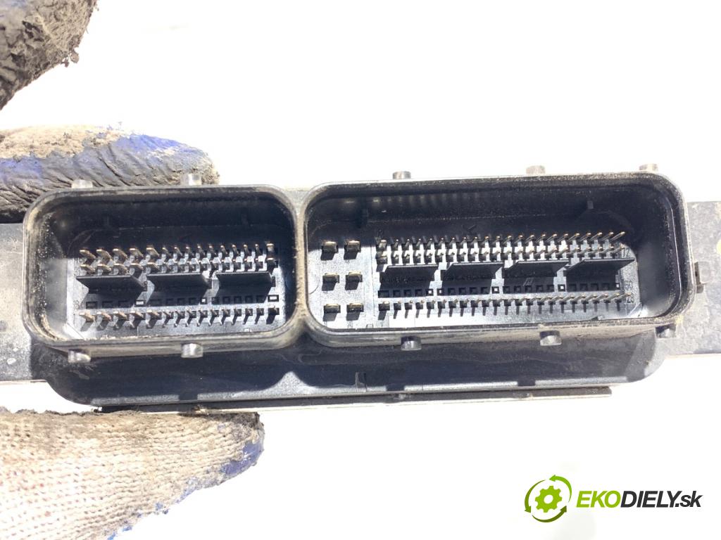 SKODA FABIA III Kombi 2016 55 kW 1.0 999 řídící jednotka motora 04E907309CB (Řídicí jednotka)