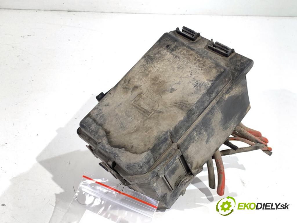 SKODA FABIA III Kombi 2016 55 kW 1.0 999 skříňka poistková 6C0937132C (Pojistková skříňka)