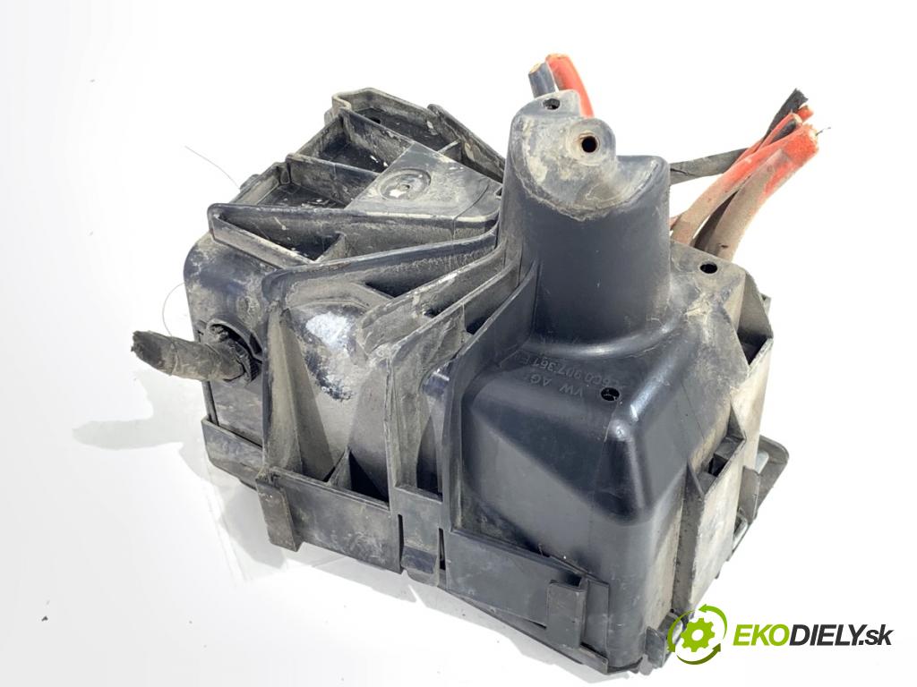 SKODA FABIA III Kombi 2016 55 kW 1.0 999 skříňka poistková 6C0937132C (Pojistková skříňka)