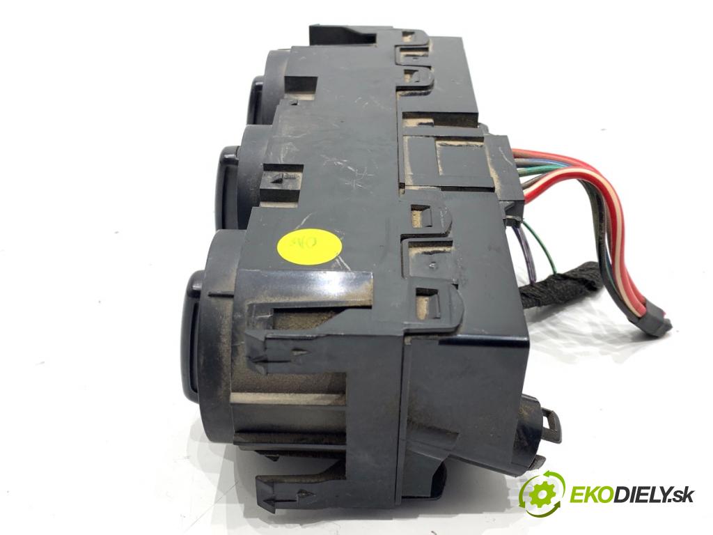 SKODA FABIA III Kombi 2016 55 kW 1.0 999 Panel ovládania kúrenia  (Prepínacie páčky pod volantom)