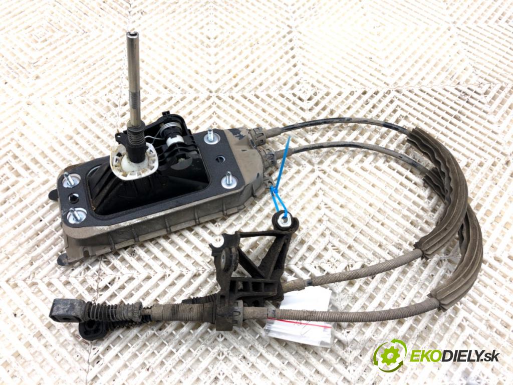 SKODA FABIA III Kombi 2016 55 kW 1.0 999 Kulisa 6C0711061A (Rýchlostná páka (kulisa))