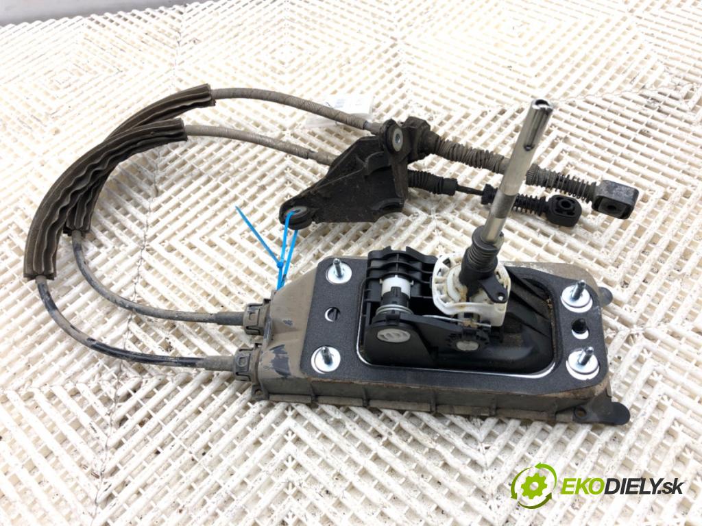 SKODA FABIA III Kombi 2016 55 kW 1.0 999 Kulisa 6C0711061A (Rýchlostná páka (kulisa))