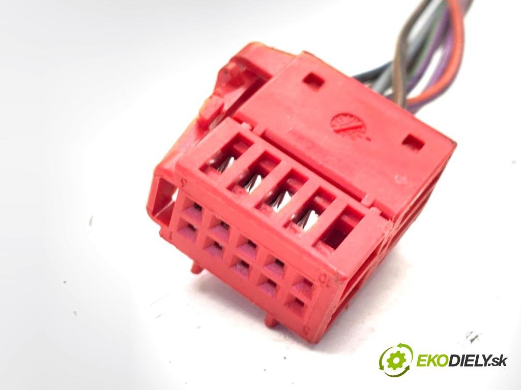 SKODA FABIA III Kombi 2016 55 kW 1.0 999 Káblovačka Dvere predný ľavy 6V0971120B