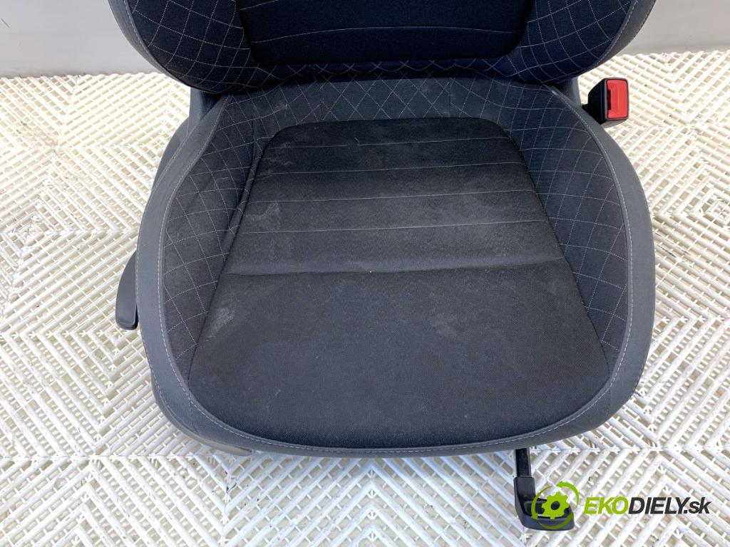SKODA FABIA III liftback 2019 55 kW 1.0 999 sedadlo pravý přední část