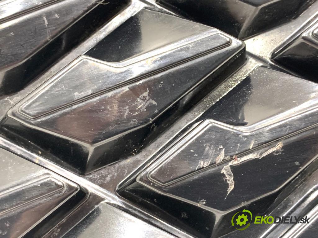 NISSAN QASHQAI J12 SUV 2024 103 kW 1.3 DIG-T 1332 Mriežka maska pravá 62382HN10A (Mriežka predná (maska chladiča))