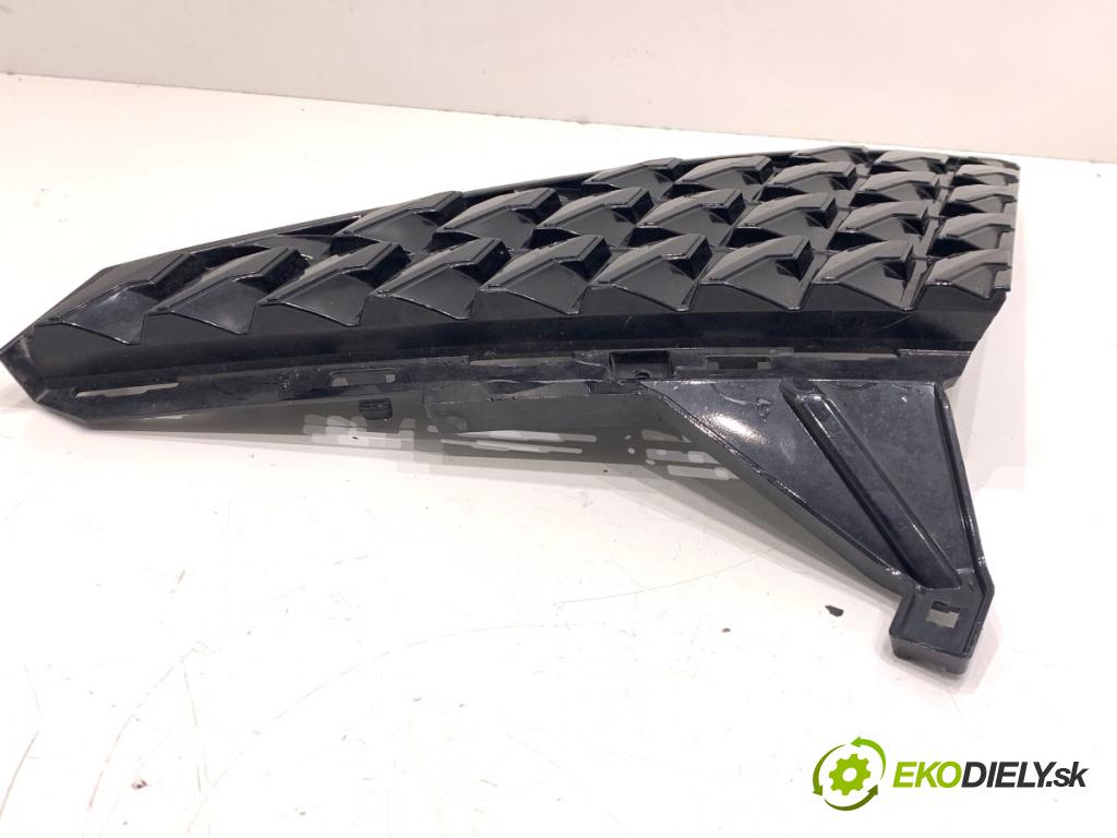 NISSAN QASHQAI J12 SUV 2024 103 kW 1.3 DIG-T 1332 Mriežka maska pravá 62382HN10A (Mriežka predná (maska chladiča))