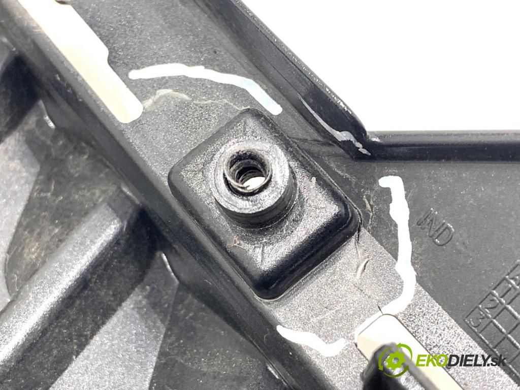 NISSAN QASHQAI J12 SUV 2024 103 kW 1.3 DIG-T 1332 Mriežka maska pravá 62382HN10A (Mriežka predná (maska chladiča))