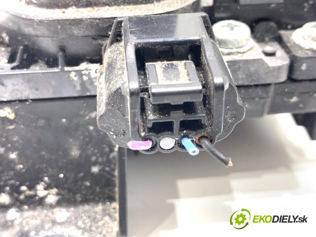 NISSAN QASHQAI J12 SUV 2024 103 kW 1.3 DIG-T 1332 relé Rozdeľovač PRĄDU 243026UA0A