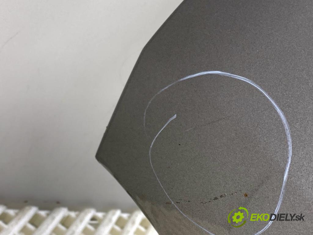 VW GOLF VII liftback 2016 92 kW 1.4 TSI 1395 nárazník zadní část LA7N (Klika dveří ostatní)