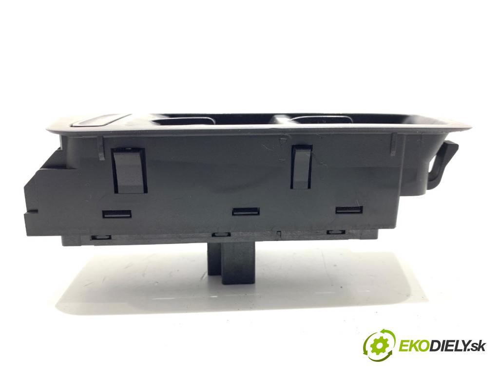 VW GOLF VII liftback 2016 92 kW 1.4 TSI 1395 Prepínač okien 5G0959857D (Prepínacie páčky pod volantom)