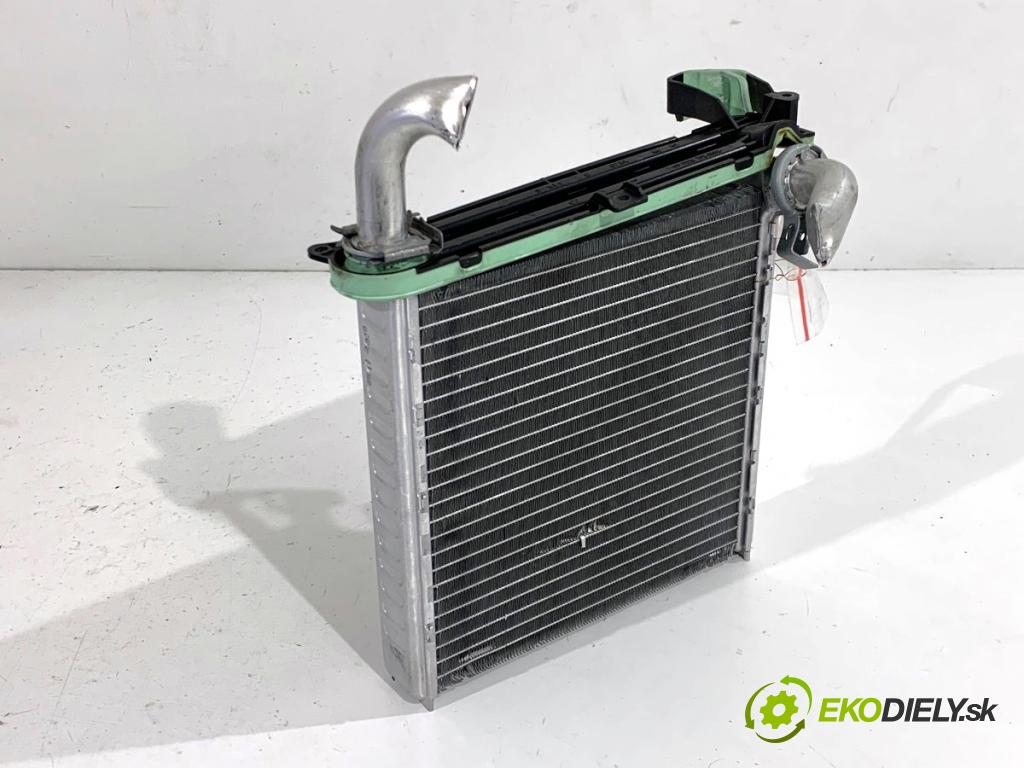 VW GOLF VII liftback 2016 92 kW 1.4 TSI 1395 topné těleso radiátor topení 5Q0819031 (Radiátor topení)