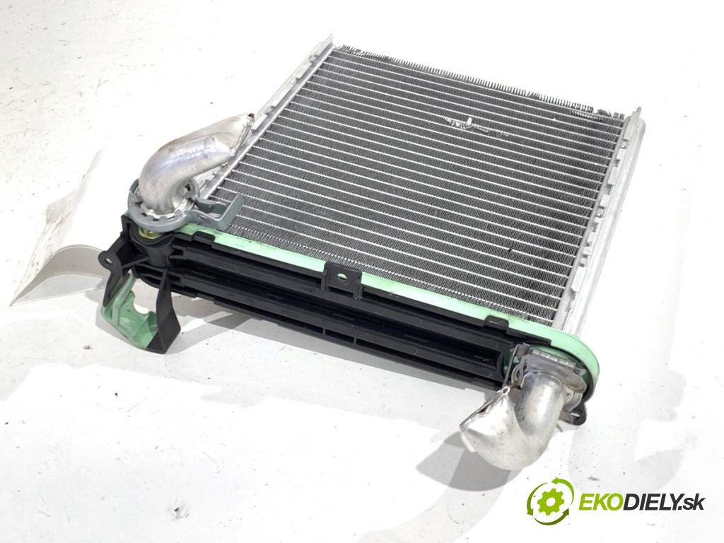 VW GOLF VII liftback 2016 92 kW 1.4 TSI 1395 topné těleso radiátor topení 5Q0819031 (Radiátor topení)