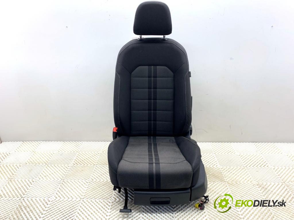 VW GOLF VII liftback 2016 92 kW 1.4 TSI 1395 Sedadlo ľavy predný 