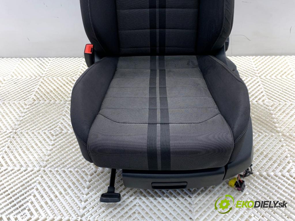 VW GOLF VII liftback 2016 92 kW 1.4 TSI 1395 Sedadlo ľavy predný