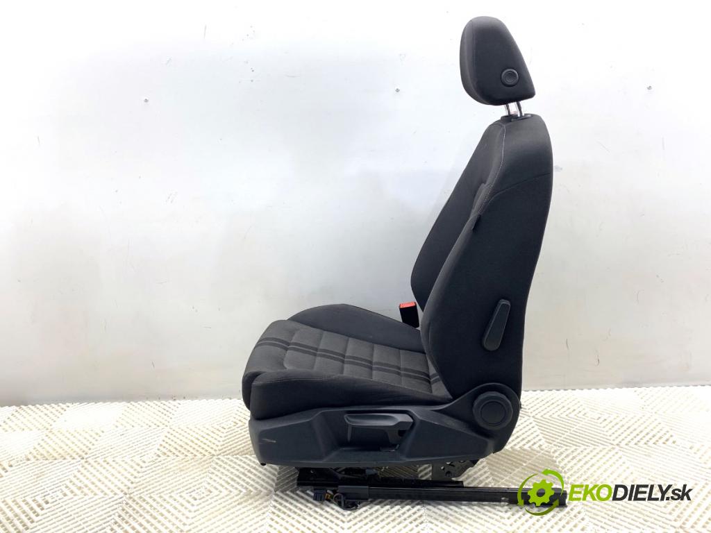 VW GOLF VII liftback 2016 92 kW 1.4 TSI 1395 Sedadlo ľavy predný