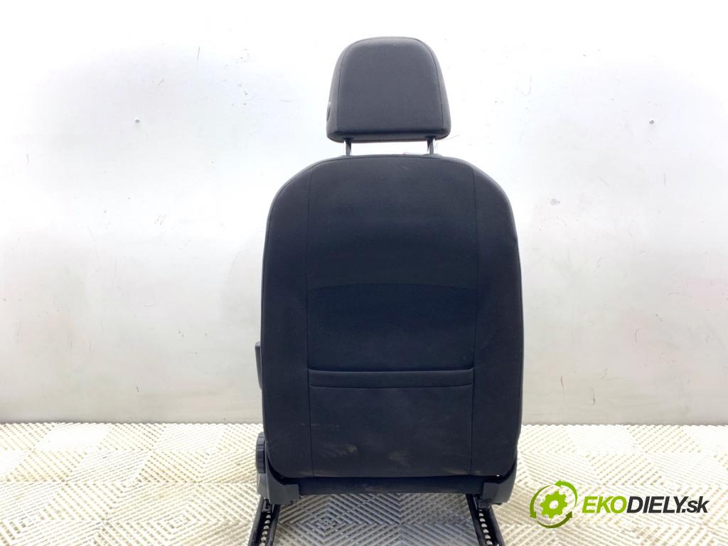VW GOLF VII liftback 2016 92 kW 1.4 TSI 1395 Sedadlo ľavy predný