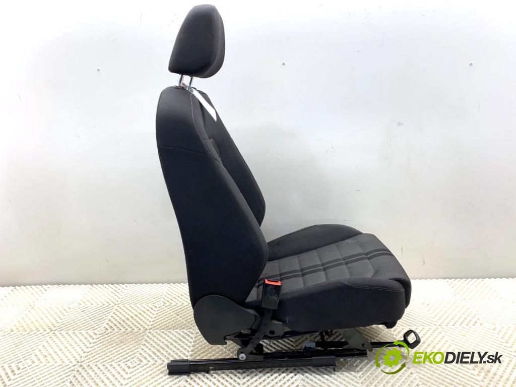 VW GOLF VII liftback 2016 92 kW 1.4 TSI 1395 Sedadlo ľavy predný
