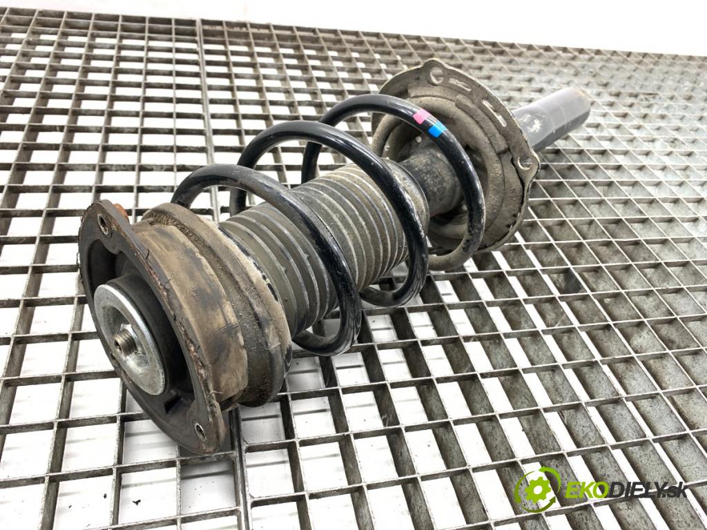 VW GOLF VII liftback 2016 92 kW 1.4 TSI 1395 tlumič levý přední část ZE