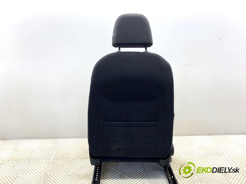 VW GOLF VII liftback 2016 92 kW 1.4 TSI 1395 Sedadlo pravy predný