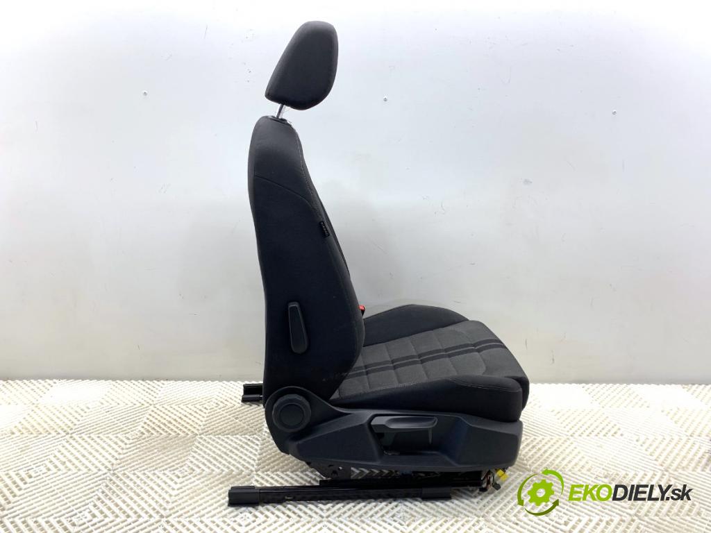 VW GOLF VII liftback 2016 92 kW 1.4 TSI 1395 Sedadlo pravy predný