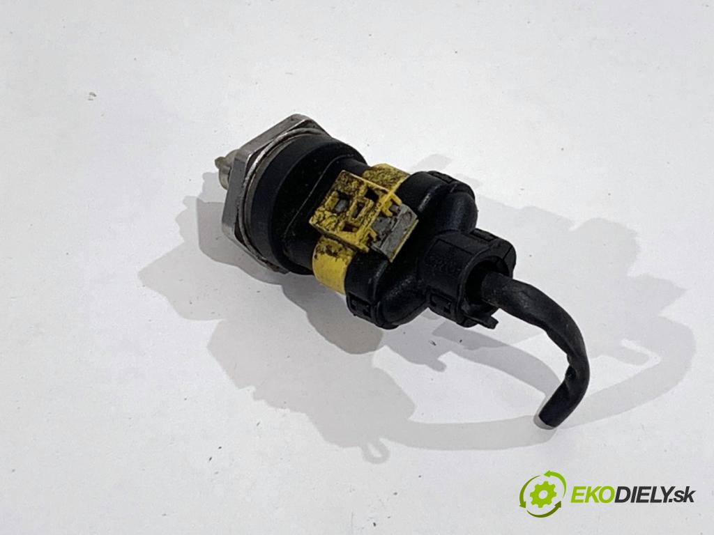 MERCEDES-BENZ W176 liftback 2015 90 kW A 180 (176.042) 1595 Snímač tlaku paliva 0261545102 A2781530728 (Snímač)