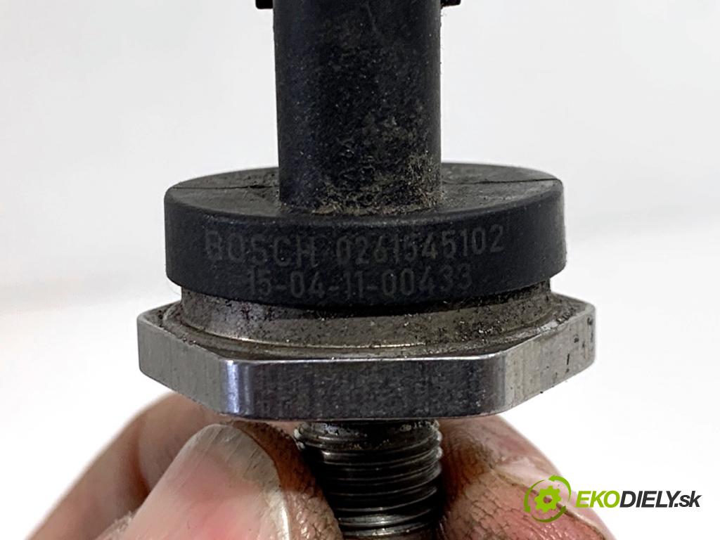 MERCEDES-BENZ W176 liftback 2015 90 kW A 180 (176.042) 1595 Snímač tlaku paliva 0261545102 A2781530728 (Snímač)