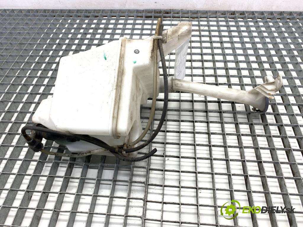 NISSAN JUKE F15 SUV 2017 86 kW 1.6 1598 nádržka ostřikovačů 