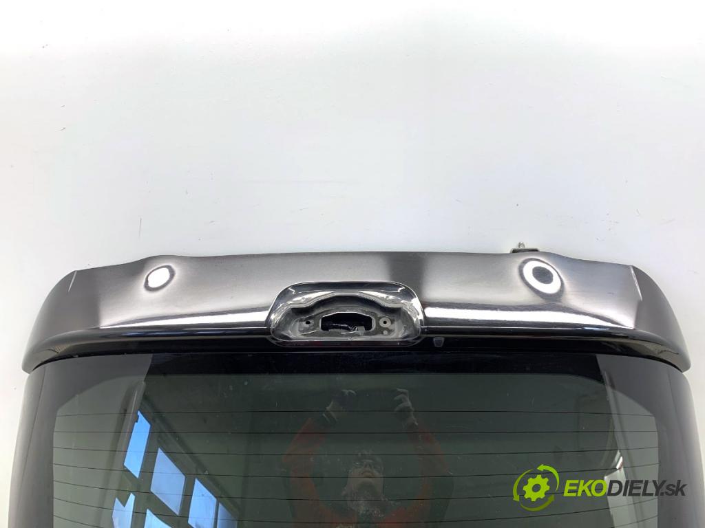 NISSAN JUKE F15 SUV 2017 86 kW 1.6 1598 kapota zad Z11