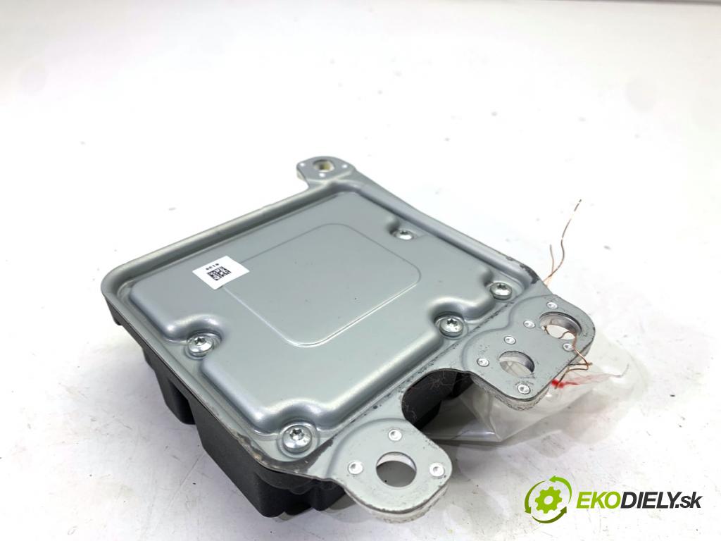 NISSAN JUKE F15 SUV 2017 86 kW 1.6 1598 senzor airbag 98820-BV90A (Snímač)