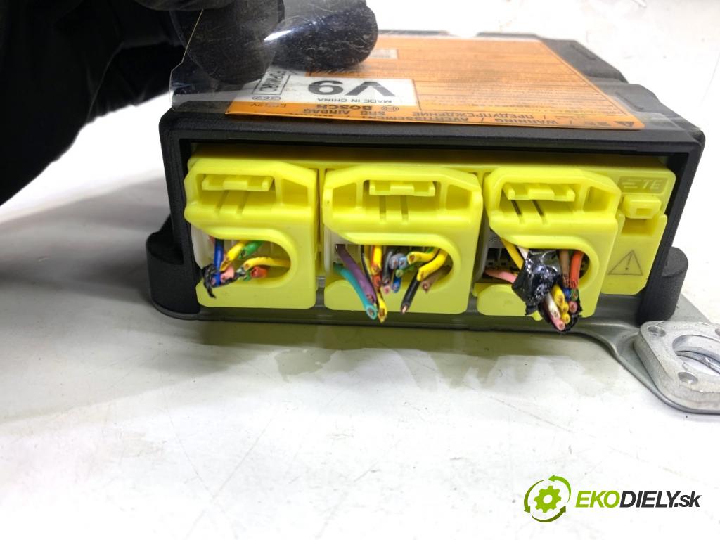 NISSAN JUKE F15 SUV 2017 86 kW 1.6 1598 senzor airbag 98820-BV90A (Snímač)