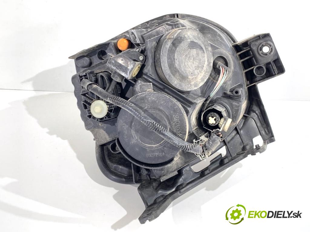 NISSAN JUKE F15 SUV 2017 86 kW 1.6 1598 světlomet pravý přední část