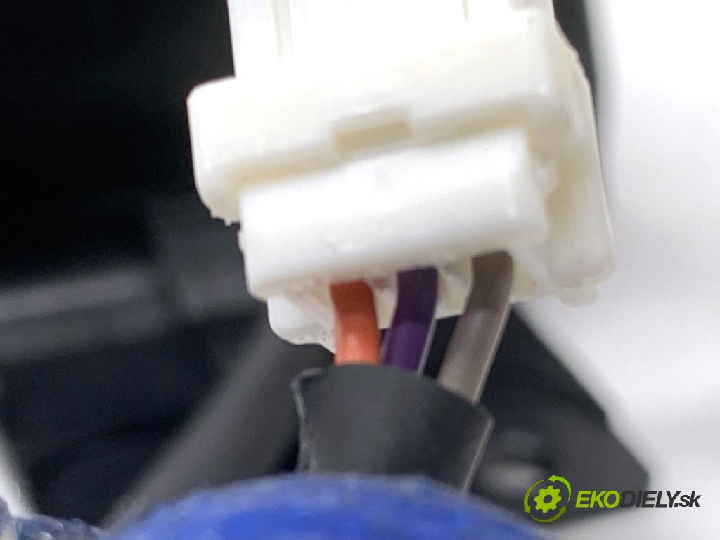 NISSAN JUKE F15 SUV 2017 86 kW 1.6 1598 SPÍNAČE: volantu