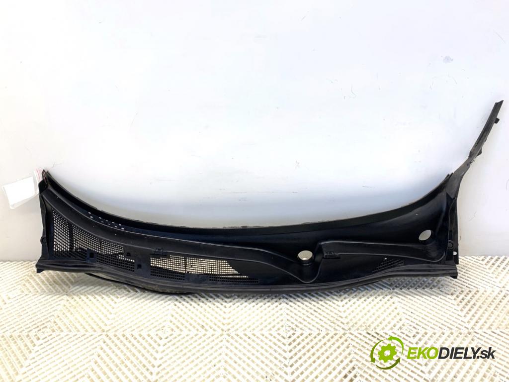 NISSAN JUKE F15 SUV 2017 86 kW 1.6 1598 Torpédo, plast pod čelné okno LG18-5311-100 (Torpédo (plast pod čelným sklom))