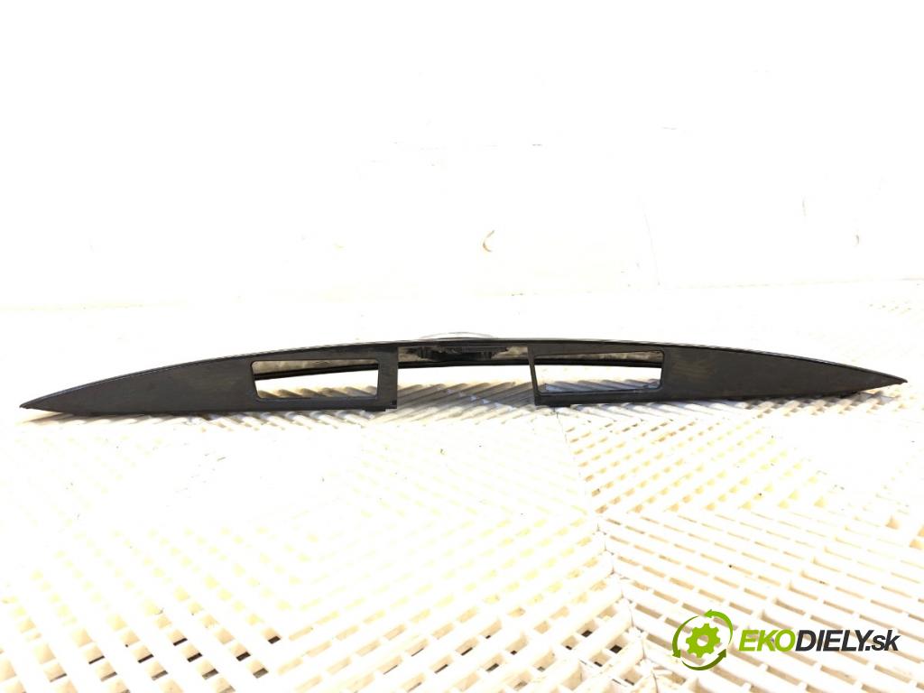 NISSAN JUKE F15 SUV 2017 86 kW 1.6 1598 lišta dveří zadní část