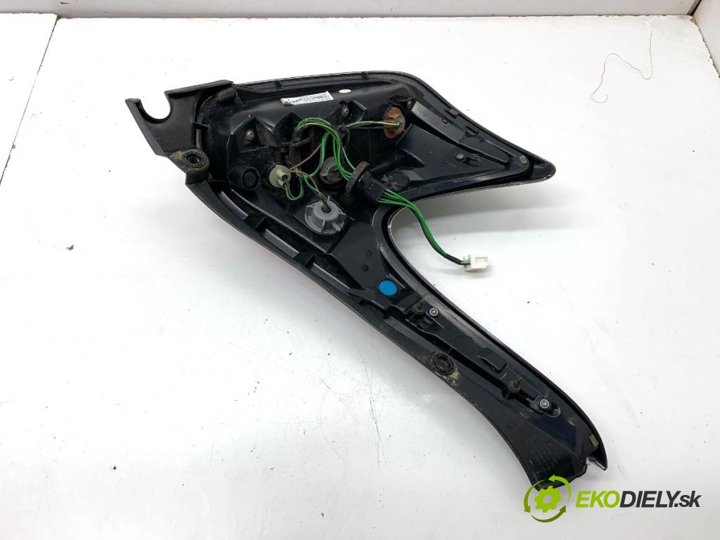 NISSAN JUKE F15 SUV 2017 86 kW 1.6 1598 světlo pravý zadní část 26550BV80B