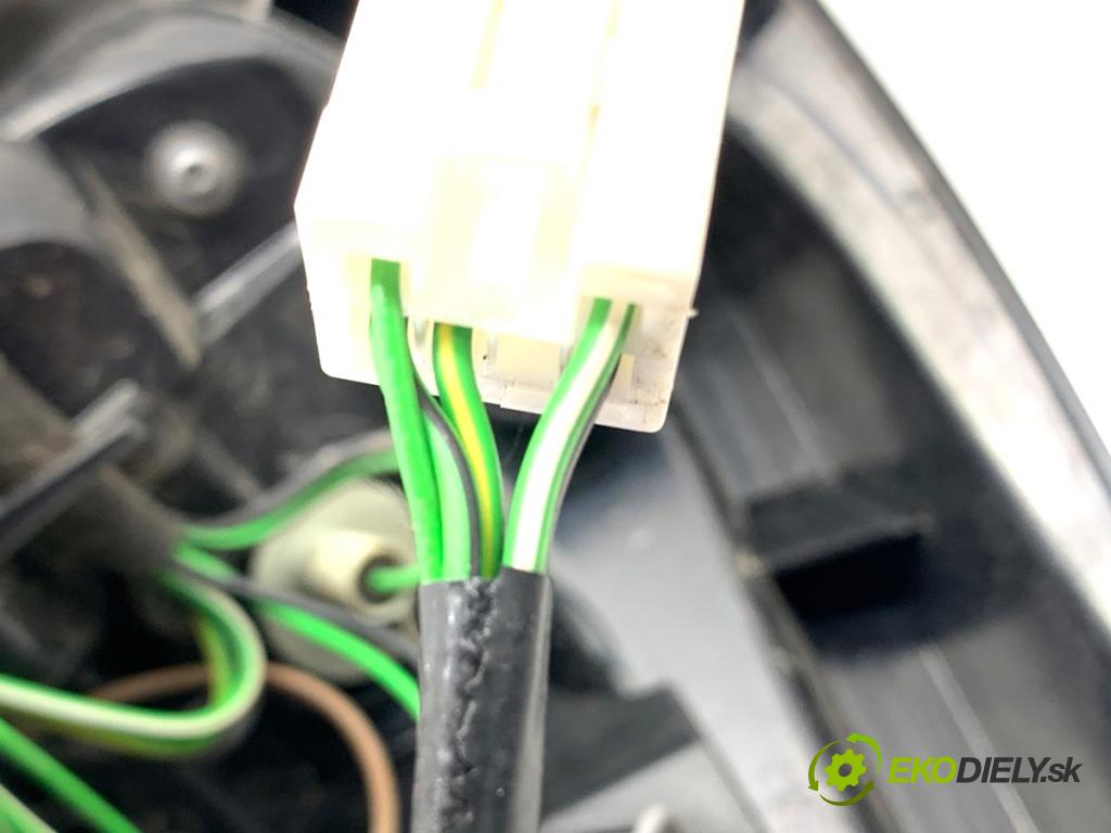 NISSAN JUKE F15 SUV 2017 86 kW 1.6 1598 světlo levý zadní část 26555BV80B