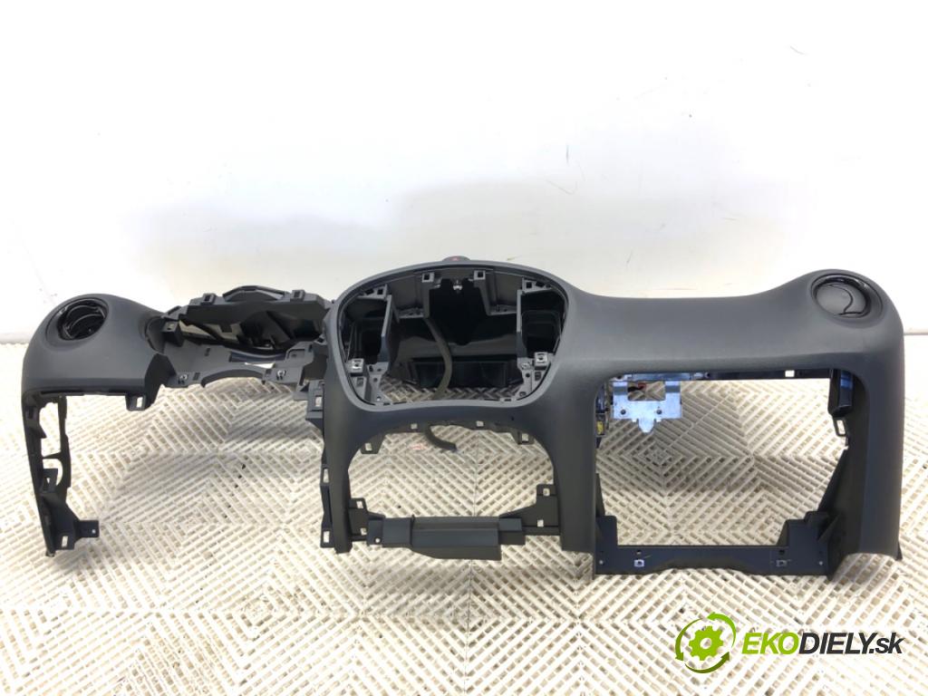 NISSAN JUKE F15 SUV 2017 86 kW 1.6 1598 Palubná doska VANKÚŠ: spolujazdca 682001KP0A