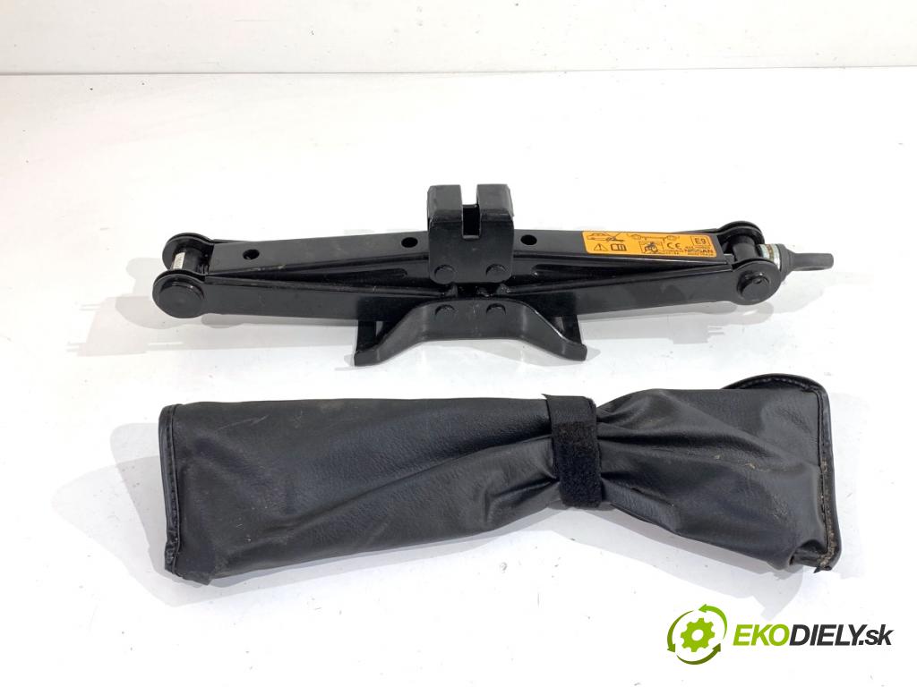 NISSAN JUKE F15 SUV 2017 86 kW 1.6 1598 ZVEDÁK: - Mechanizmus 995501KA3A