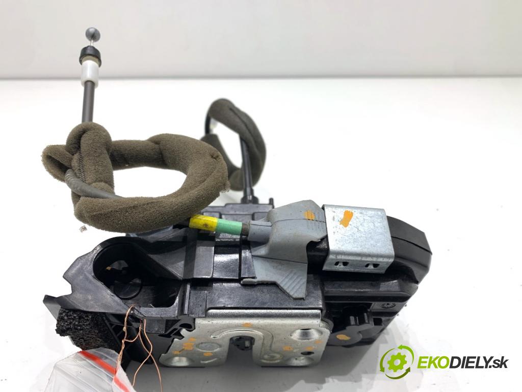 NISSAN JUKE F15 SUV 2017 86 kW 1.6 1598 zámok dveře pravý zadní část