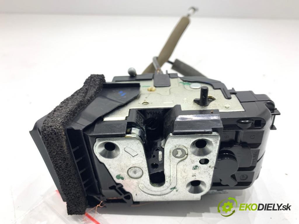 NISSAN JUKE F15 SUV 2017 86 kW 1.6 1598 zámok Dvere ľavy zad 