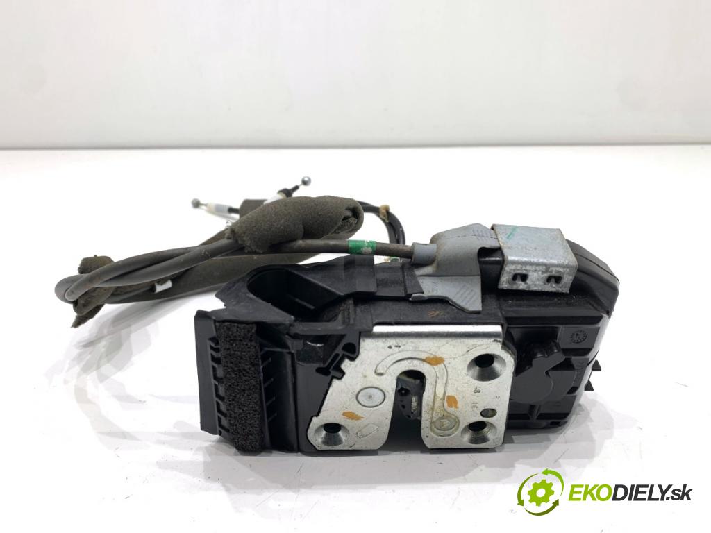 NISSAN JUKE F15 SUV 2017 86 kW 1.6 1598 zámok Dvere pravy predný 