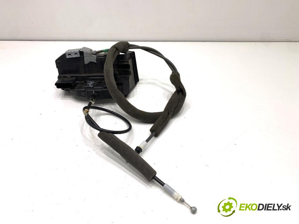 NISSAN JUKE F15 SUV 2017 86 kW 1.6 1598 zámok Dvere pravy predný