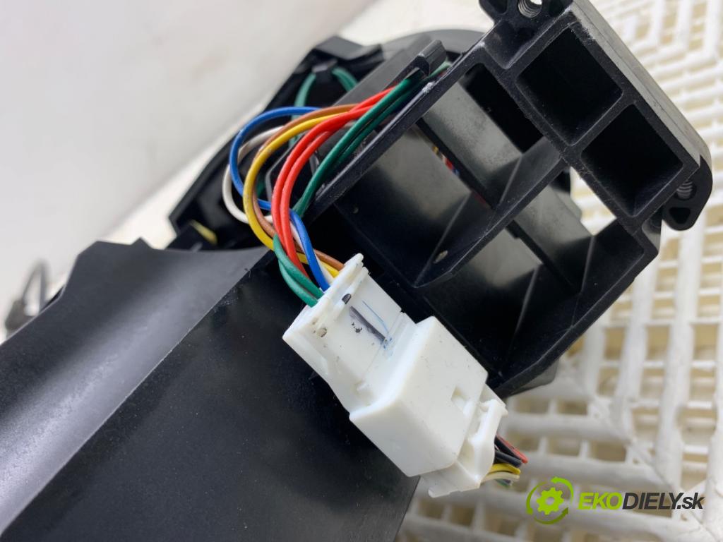 NISSAN JUKE F15 SUV 2017 86 kW 1.6 1598 kulisa  (Řadicí páka (kulisa) )