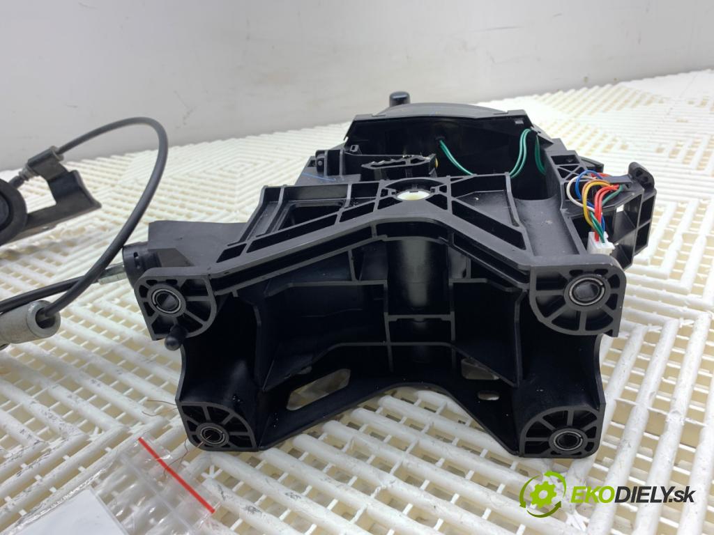 NISSAN JUKE F15 SUV 2017 86 kW 1.6 1598 kulisa  (Řadicí páka (kulisa) )