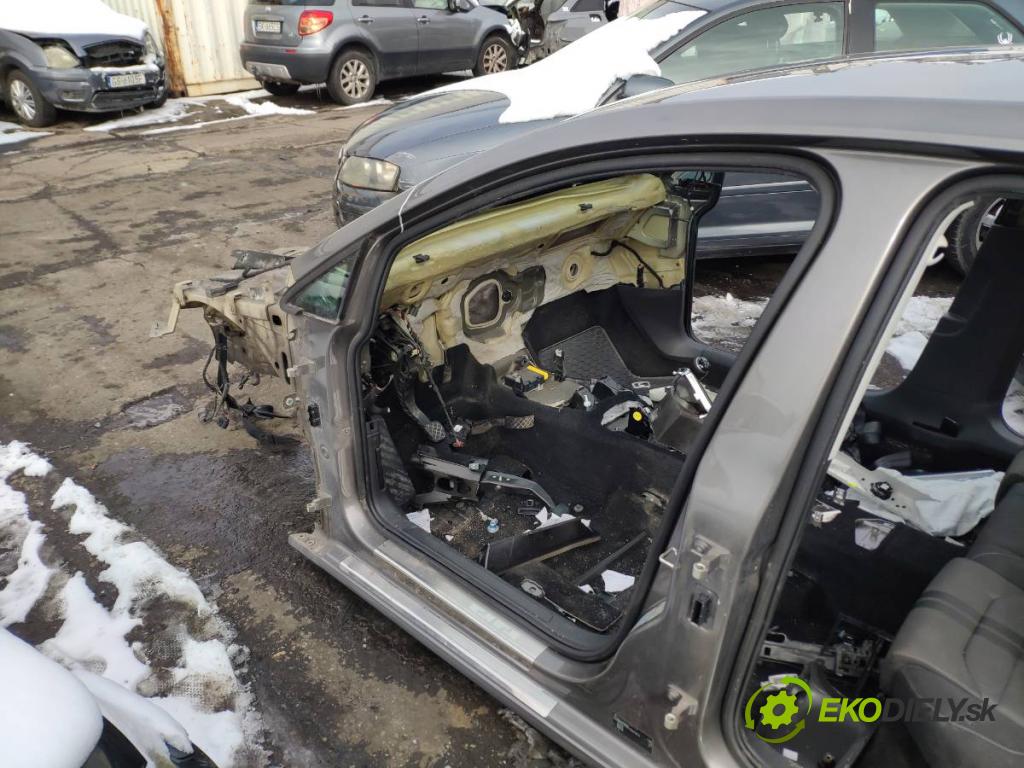 VW GOLF VII liftback 2016 92 kW 1.4 TSI 1395 KAROSERIA ČTVRŤÁK blatník práh střecha PODŁUŻNICA