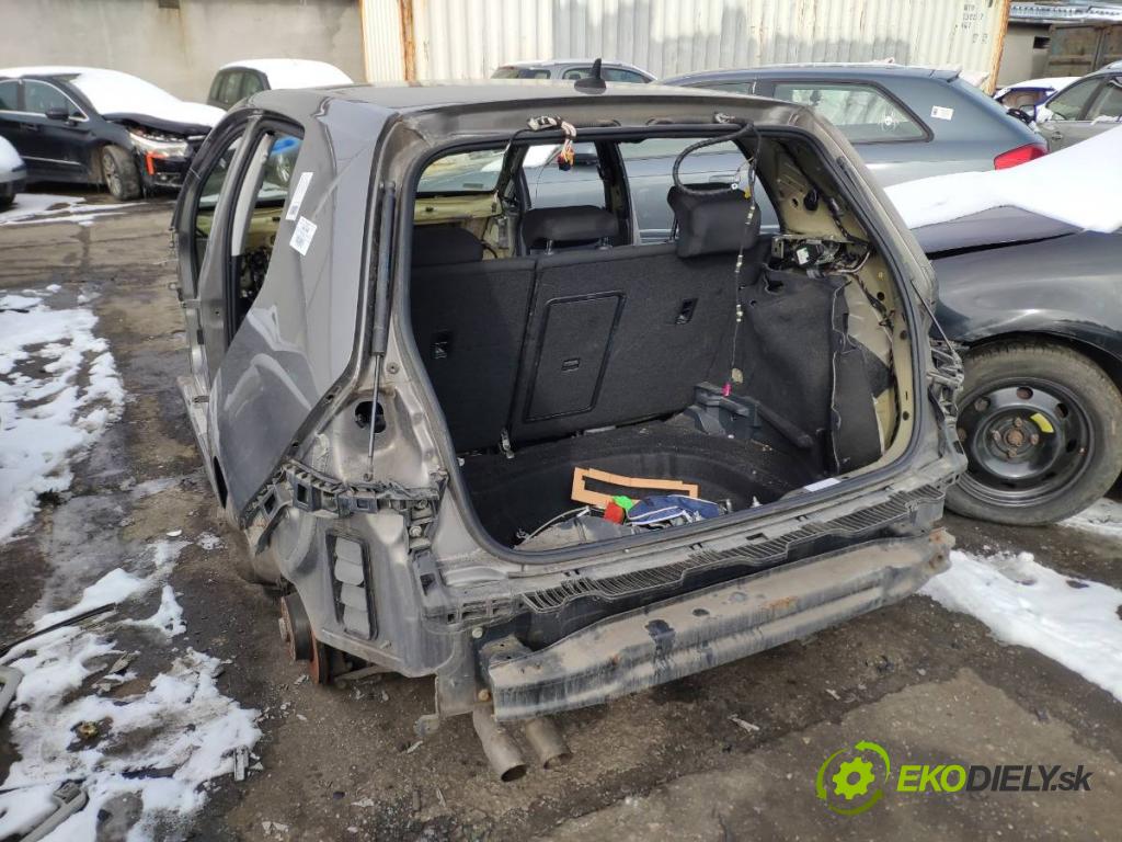 VW GOLF VII liftback 2016 92 kW 1.4 TSI 1395 KAROSERIA ČTVRŤÁK blatník práh střecha PODŁUŻNICA