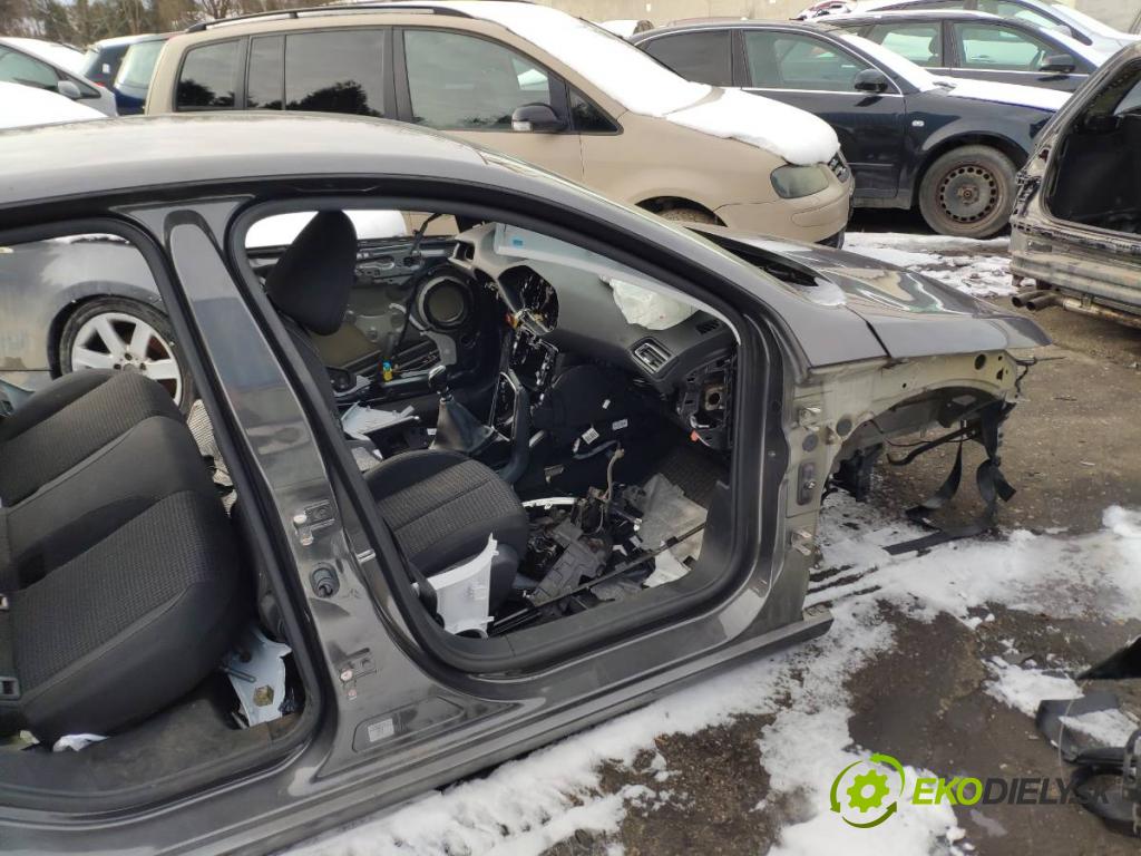 PEUGEOT 308 II liftback 2020 96 kW 1.2 THP 130 1199 KAROSERIA ČTVRŤÁK blatník práh střecha PODŁUŻNICA