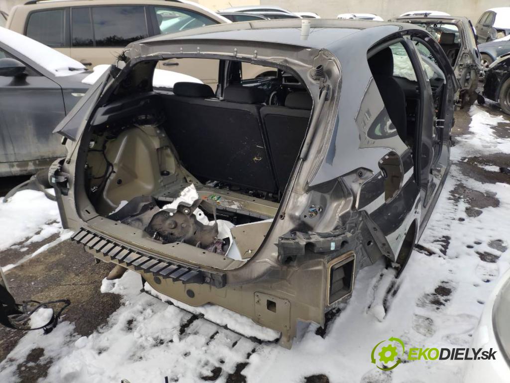 PEUGEOT 308 II liftback 2020 96 kW 1.2 THP 130 1199 KAROSERIA ČTVRŤÁK blatník práh střecha PODŁUŻNICA