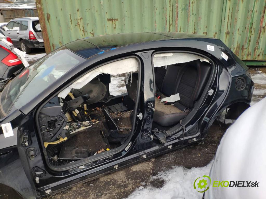 MERCEDES-BENZ W176 liftback 2015 90 kW A 180 (176.042) 1595 karoséria ČTVRŤÁK: Blatník prah strecha PODŁUŻNICA