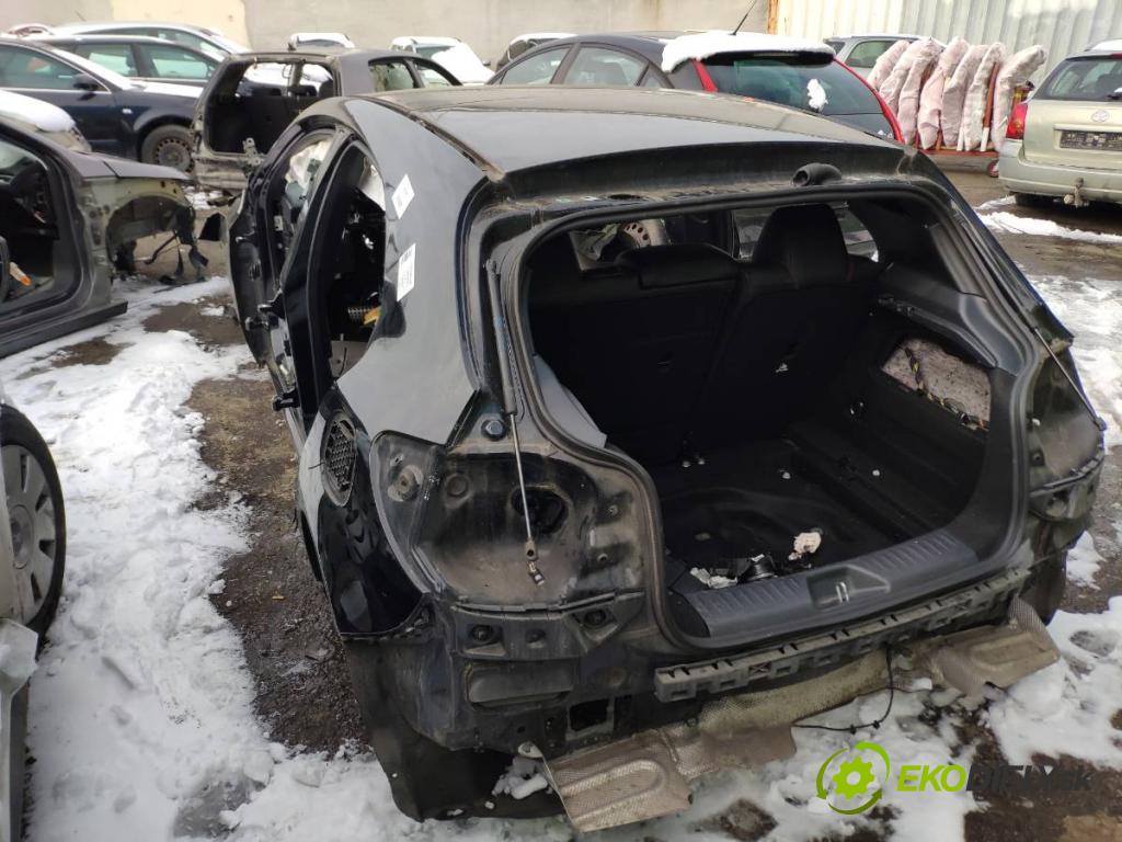 MERCEDES-BENZ W176 liftback 2015 90 kW A 180 (176.042) 1595 karoséria ČTVRŤÁK: Blatník prah strecha PODŁUŻNICA